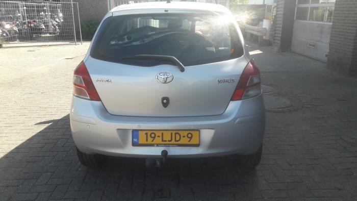 Toyota Yaris Ii V Dual Vvt I Sloopvoertuig Grijs