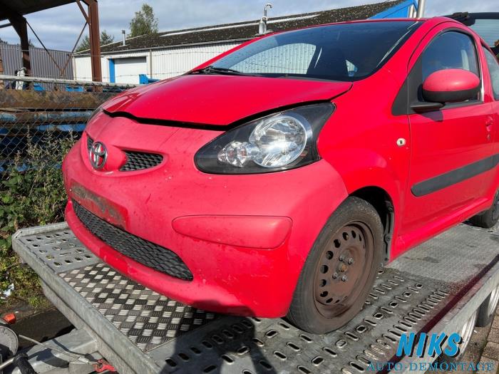 Toyota Aygo V Vvt I Sloopvoertuig Rood