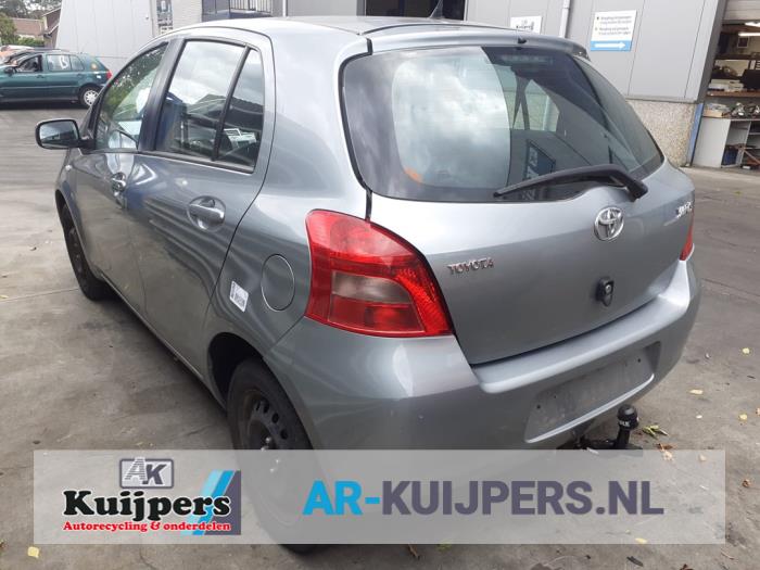 Toyota Yaris II 1 3 16V VVT I Sloopvoertuig 2006 Grijs