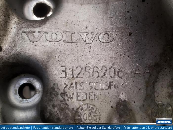 Carterpan van een Volvo V70 (BW) 2.4 D 20V 2010