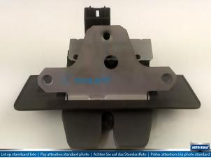 Gebruikte Slotmechaniek Achterklep Volvo XC60 Prijs € 49,95 Margeregeling aangeboden door Auto Rima Druten