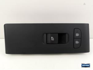 Gebruikte Ruit schakelaar elektrisch Volvo XC40 Prijs € 39,95 Margeregeling aangeboden door Auto Rima Druten