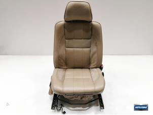 Gebruikte Voorstoel rechts Volvo 9-Serie Prijs € 149,95 Margeregeling aangeboden door Auto Rima Druten
