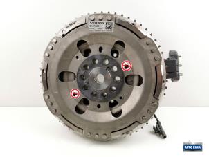 Gebruikte Dynamo Volvo V90 II (PW) 2.0 T8 Twin Engine 16V AWD Prijs € 349,95 Margeregeling aangeboden door Auto Rima Druten