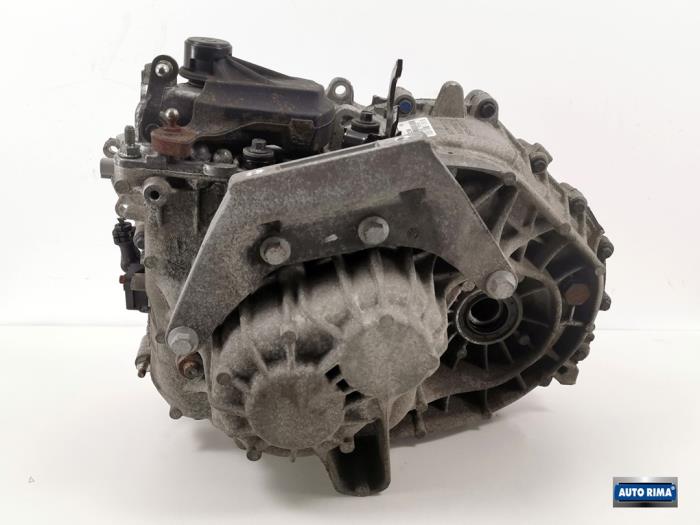 Gebruikte Versnellingsbak Volvo V70 (BW) 2.4 D5 20V 215 Prijs € 649,95 Margeregeling aangeboden door Auto Rima Druten