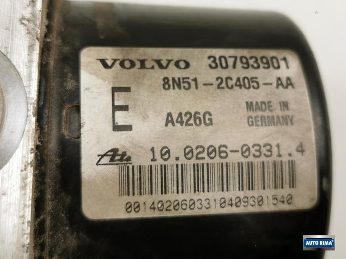 ABS Pomp van een Volvo V50 (MW) 2.0 D 16V 2008