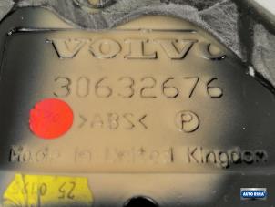 Gebruikte Spoiler achterklep Volvo V40 (VW) 1.8 16V Prijs € 49,95 Margeregeling aangeboden door Auto Rima Druten