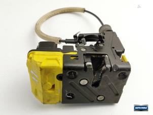 Gebruikte Deurslot Mechaniek 4Deurs links-voor Volvo S60 I (RS/HV) 2.4 20V 140 Prijs € 34,95 Margeregeling aangeboden door Auto Rima Druten