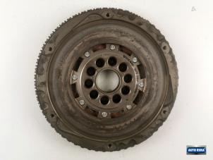 Gebruikte Vliegwiel dubbele massa Volvo C30 (EK/MK) 2.4i 20V Prijs € 99,95 Margeregeling aangeboden door Auto Rima Druten