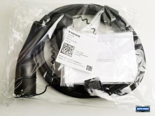 Gebruikte Oplaadkabel hybride Volvo XC40 (XZ) Recharge Electric Prijs € 149,95 Margeregeling aangeboden door Auto Rima Druten