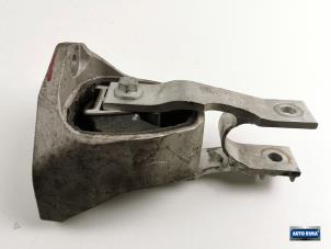 Gebruikte Motorrubber Volvo S60 III (ZS) 2.0 B4 16V Mild Hybrid Geartronic Prijs € 34,95 Margeregeling aangeboden door Auto Rima Druten