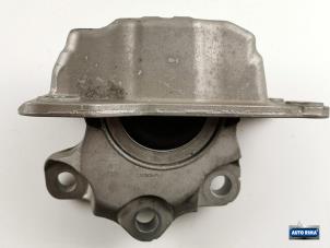 Gebruikte Motorrubber Volvo S60 III (ZS) 2.0 B3 16V Mild Hybrid Geartronic Prijs € 49,95 Margeregeling aangeboden door Auto Rima Druten