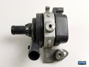 Gebruikte Waterpomp Volvo S60 III (ZS) 2.0 B3 16V Mild Hybrid Geartronic Prijs € 99,95 Margeregeling aangeboden door Auto Rima Druten