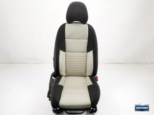 Gebruikte Voorstoel rechts Volvo V50 (MW) 2.4 D5 20V Prijs € 149,95 Margeregeling aangeboden door Auto Rima Druten