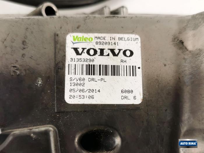 Dagrijverlichting rechts van een Volvo V60 I (FW/GW) 2.0 D4 16V 2014