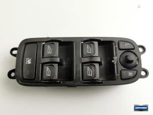 Gebruikte Elektrisch Raam Schakelaar Volvo V50 (MW) 2.0 D 16V Prijs € 34,95 Margeregeling aangeboden door Auto Rima Druten