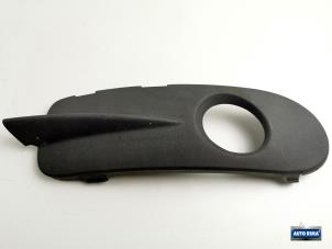 Gebruikte Afdekplaat mistlamp links Volvo C70 (MC) 2.4 D5 20V Autom. Prijs € 14,95 Margeregeling aangeboden door Auto Rima Druten