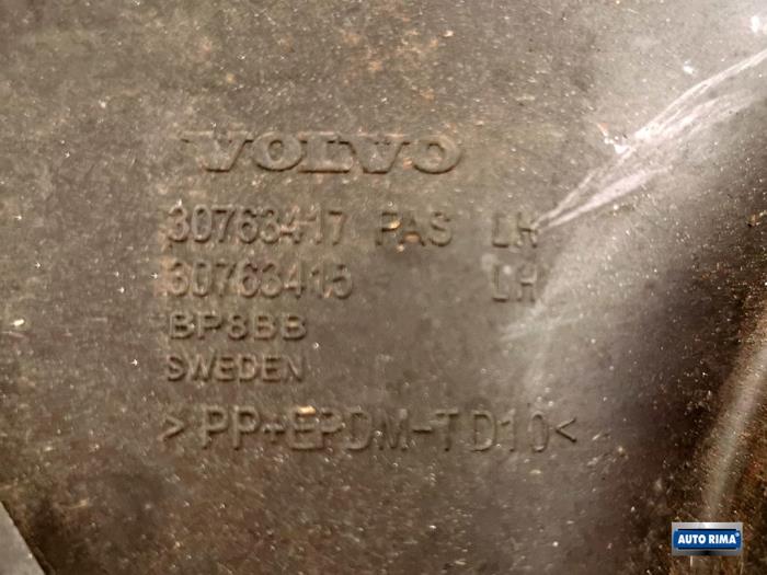 Afdekplaat mistlamp links van een Volvo XC60 I (DZ) 2.4 D3/D4 20V AWD 2011