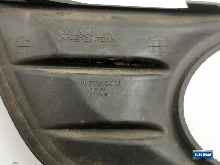 Afdekplaat mistlamp links van een Volvo V50 (MW) 1.6 D 16V 2010