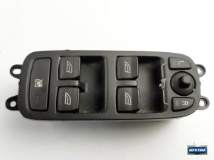 Gebruikte Ruit schakelaar elektrisch Volvo V50 (MW) 2.0 16V Flexifuel Prijs € 39,95 Margeregeling aangeboden door Auto Rima Druten