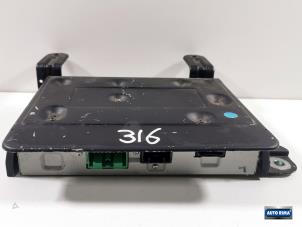 Gebruikte Radio versterker Volvo V40 (MV) 1.6 D2 Prijs € 49,95 Margeregeling aangeboden door Auto Rima Druten