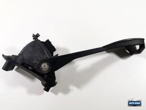 Gebruikte Gaspedaal Volvo V70 (SW) 2.4 D5 20V Prijs € 29,95 Margeregeling aangeboden door Auto Rima Druten