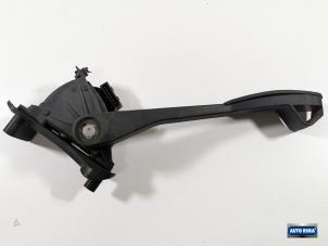 Gebruikte Gaspedaal Volvo V70 (SW) 2.4 D5 20V Prijs € 29,95 Margeregeling aangeboden door Auto Rima Druten