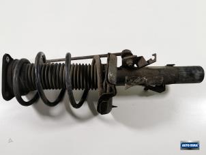 Gebruikte Mac Phersonpoot links-voor Volvo V40 (MV) 1.6 D2 Prijs € 49,95 Margeregeling aangeboden door Auto Rima Druten