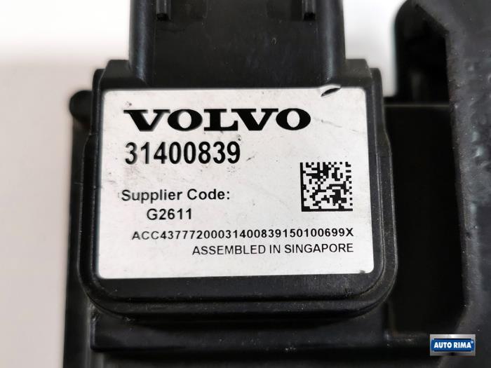 ACC Sensor (afstand) van een Volvo V60 I (FW/GW) 2.4 D6 20V Plug-in Hybrid AWD 2015