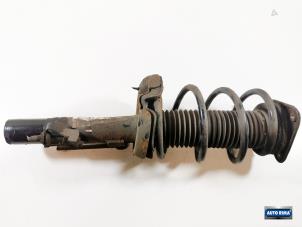 Gebruikte Schokdemperpoot rechts-voor Volvo V40 (MV) 2.0 D 16V Prijs € 49,95 Margeregeling aangeboden door Auto Rima Druten