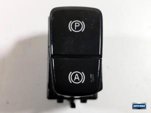 Gebruikte Schakelaar handrem Volvo XC40 (XZ) 1.5 T3 12V Prijs € 39,95 Margeregeling aangeboden door Auto Rima Druten