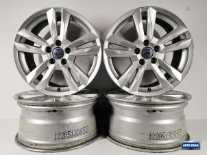 Gebruikte Sportvelgen Set Volvo V70 (BW) 2.4 D5 20V 215 Prijs € 249,95 Margeregeling aangeboden door Auto Rima Druten
