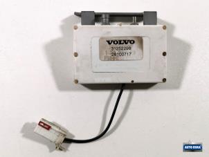 Gebruikte Antenne Volvo V70 (SW) 2.3 T5 20V AWD Prijs € 24,95 Margeregeling aangeboden door Auto Rima Druten