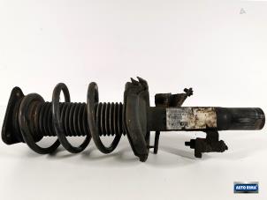 Gebruikte Schokdemperpoot links-voor Volvo V40 (MV) 1.6 D2 Prijs € 49,95 Margeregeling aangeboden door Auto Rima Druten