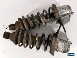 Gebruikte Schokbreker set Volvo V70 (SW) 2.5 T 20V AWD Prijs € 299,95 Margeregeling aangeboden door Auto Rima Druten