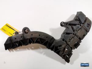 Gebruikte Bumpersteun links-achter Volvo V60 II (ZW) 2.0 D3 16V AWD Prijs € 29,95 Margeregeling aangeboden door Auto Rima Druten