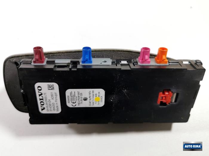 GPS Antenne van een Volvo XC60 II (UZ) 2.0 D4 16V 2018