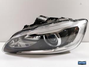 Gebruikte Koplamp links Volvo V60 I (FW/GW) 2.0 D3 16V Prijs € 374,95 Margeregeling aangeboden door Auto Rima Druten