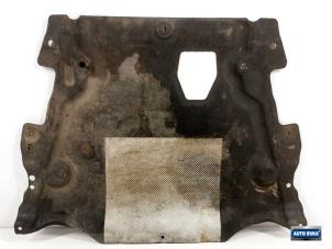 Gebruikte Bodem beschermplaat Volvo S60 II (FS) 1.6 DRIVe,D2 Prijs € 39,95 Margeregeling aangeboden door Auto Rima Druten