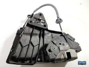 Gebruikte Deurslot Mechaniek 4Deurs links-voor Volvo V60 I (FW/GW) 2.4 D5 20V Autom. Prijs € 99,95 Margeregeling aangeboden door Auto Rima Druten