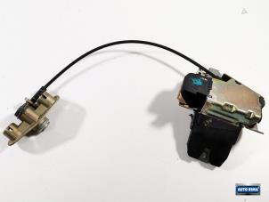 Gebruikte Slotmechaniek Achterklep Volvo S60 I (RS/HV) 2.4 20V 170 Prijs € 74,95 Margeregeling aangeboden door Auto Rima Druten