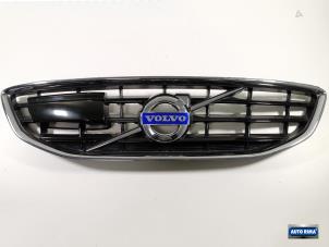 Gebruikte Grille Volvo V40 (MV) 2.0 D4 16V Prijs € 149,95 Margeregeling aangeboden door Auto Rima Druten
