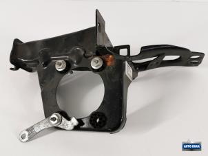 Gebruikte Chassisbalk voor Volvo V60 I (FW/GW) 2.4 D6 20V Plug-in Hybrid AWD Prijs € 49,95 Margeregeling aangeboden door Auto Rima Druten