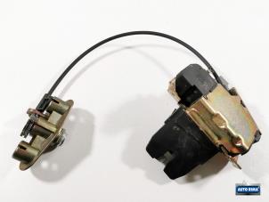 Gebruikte Slotmechaniek Achterklep Volvo S60 I (RS/HV) 2.4 20V 170 Prijs € 74,95 Margeregeling aangeboden door Auto Rima Druten