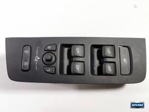 Gebruikte Raam schakelaar elektrisch Volvo V40 (MV) 1.6 D2 Prijs € 34,95 Margeregeling aangeboden door Auto Rima Druten