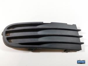 Gebruikte Afdekplaat mistlamp rechts Volvo V50 (MW) 1.8 16V Prijs € 14,95 Margeregeling aangeboden door Auto Rima Druten