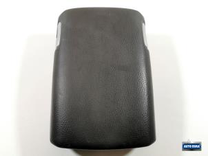 Gebruikte Armsteun Volvo V70 (SW) 2.4 20V 170 Prijs € 34,95 Margeregeling aangeboden door Auto Rima Druten