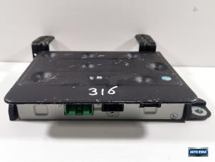 Gebruikte Radio versterker Volvo V40 (MV) 1.6 D2 Prijs € 49,95 Margeregeling aangeboden door Auto Rima Druten