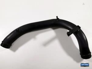 Gebruikte Intercooler Buis Volvo V60 I (FW/GW) 2.4 D6 20V Plug-in Hybrid AWD Prijs € 24,95 Margeregeling aangeboden door Auto Rima Druten