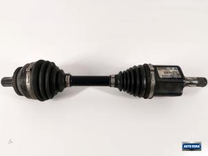 Gebruikte Aandrijfas links-voor Volvo V70 (SW) 2.4 D5 20V Prijs € 74,95 Margeregeling aangeboden door Auto Rima Druten